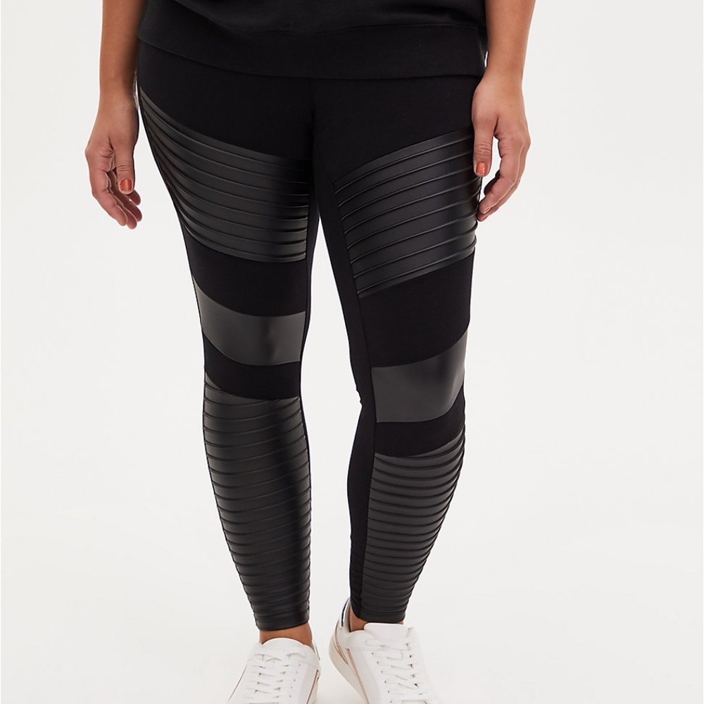 NWT Torrid Platinum Leggings – Moto Faux Leather, Black, size 4 (26W)